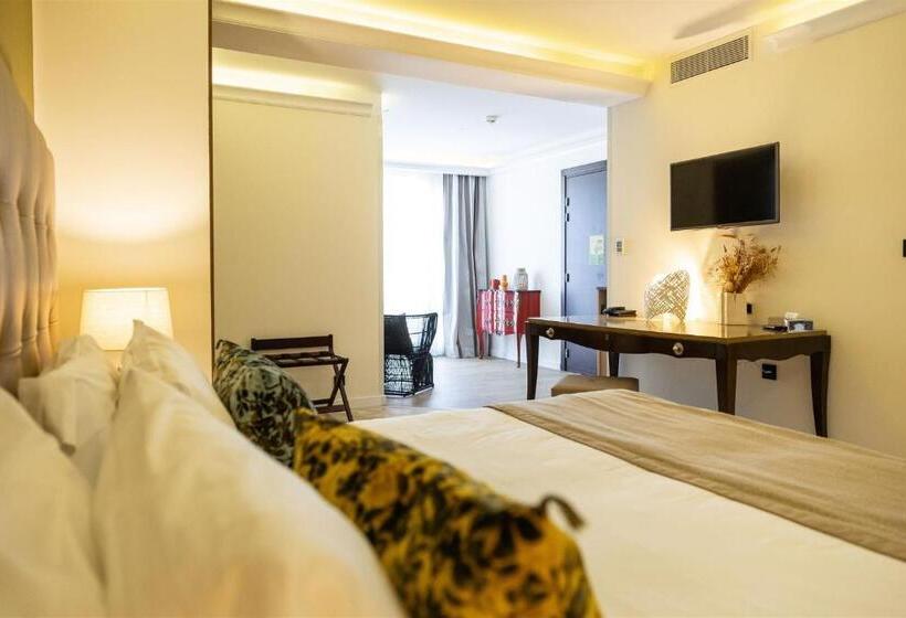 غرفة سوبيريور مطلّة علي البحر, Des Gouverneurs