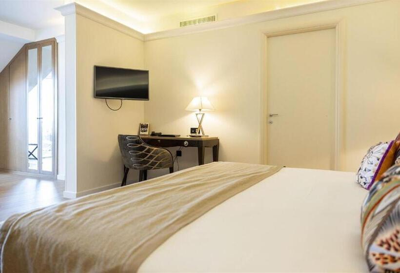 جناح جونيور مطلّ علي البحر, Des Gouverneurs