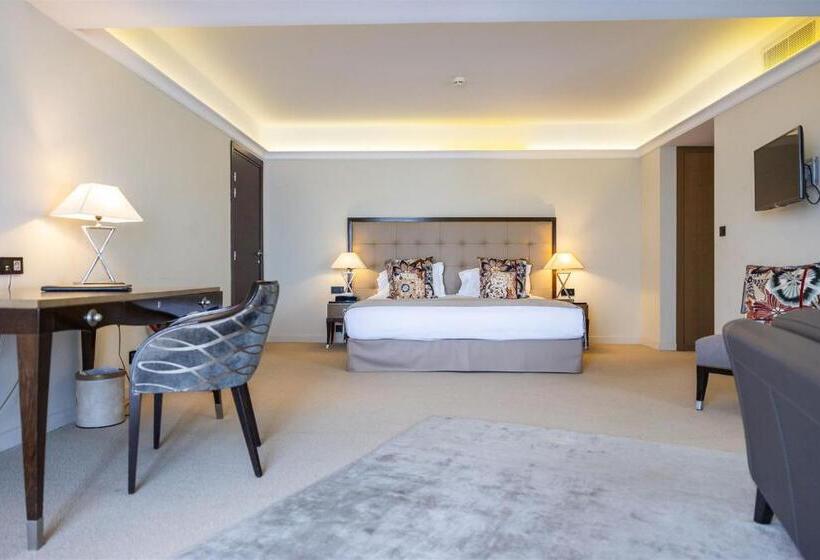 جناح مطلّ علي البحر, Des Gouverneurs