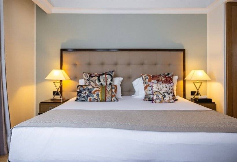 غرفة سوبيريور مطلّة علي البحر, Des Gouverneurs