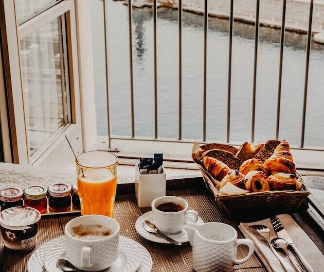 غرفة سوبيريور مطلّة علي البحر, Des Gouverneurs