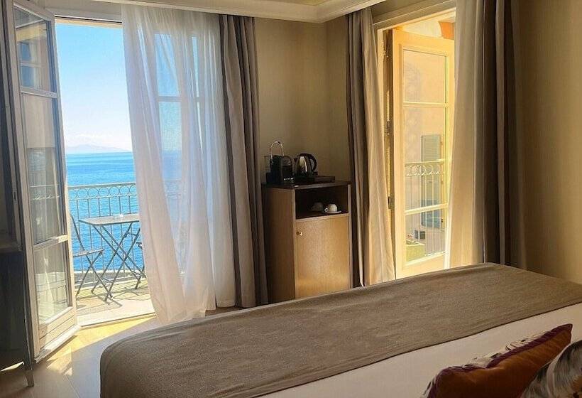 غرفة سوبيريور مطلّة علي البحر, Des Gouverneurs