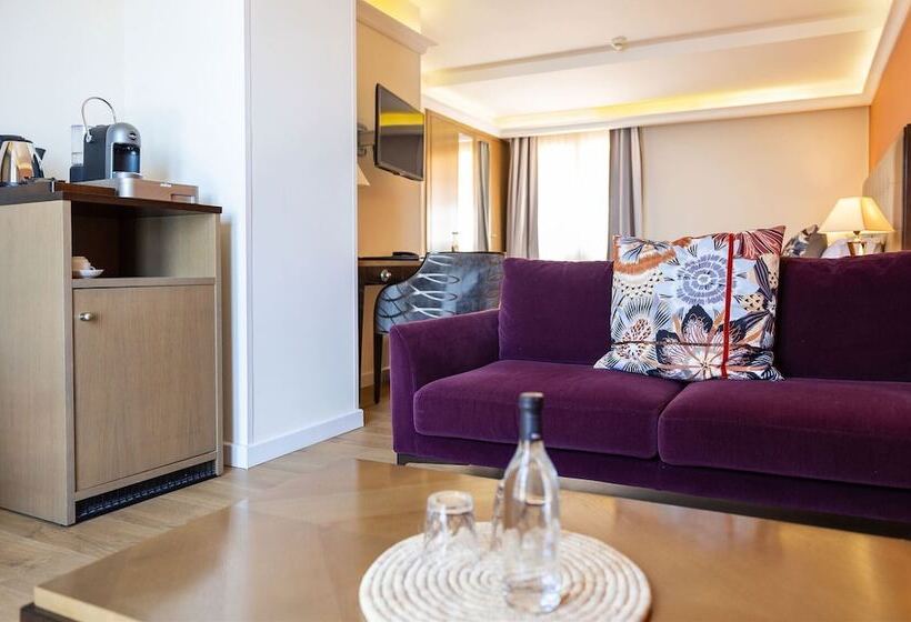 جناح جونيور مطلّ علي البحر, Des Gouverneurs