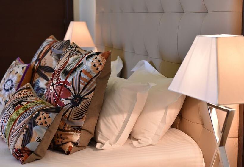 جناح مطلّ علي البحر, Des Gouverneurs