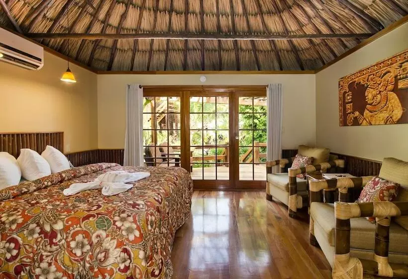 キングサイズベッドのデラックスルーム, Ramon's Village Resort
