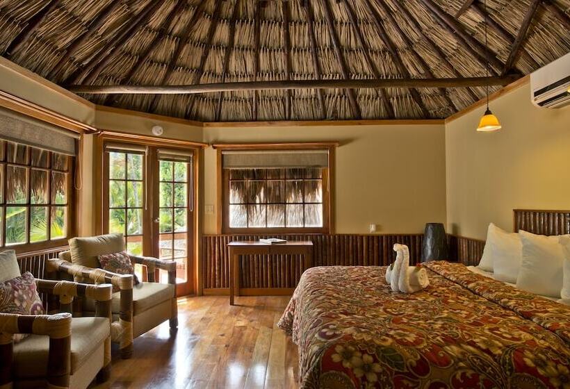 חדר דחוקס עם מיטת קינג, Ramon's Village Resort