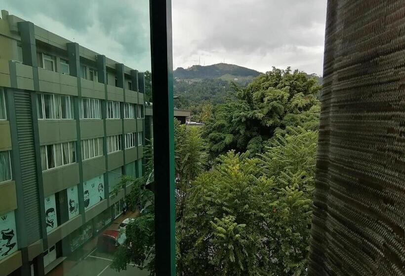 اتاق لوکس, The Royal Mall Kandy