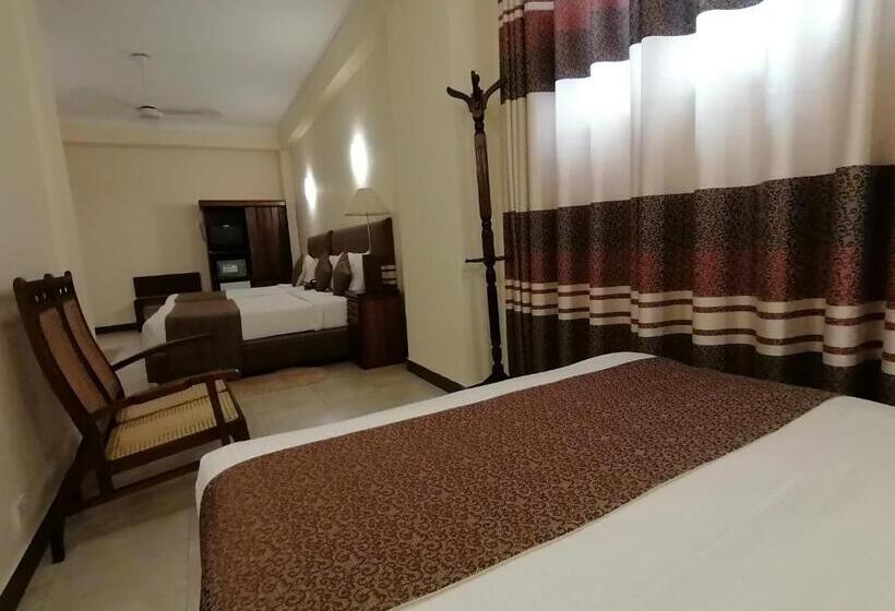 اتاق لوکس سه تخته, The Royal Mall Kandy