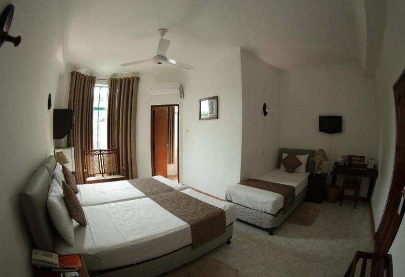 اتاق لوکس سه تخته, The Royal Mall Kandy