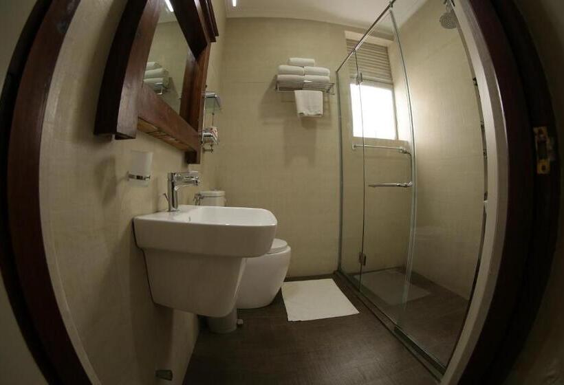 اتاق خانوادگی, The Royal Mall Kandy