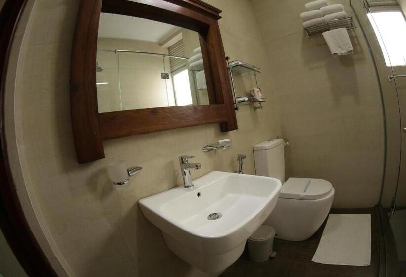 اتاق خانوادگی, The Royal Mall Kandy