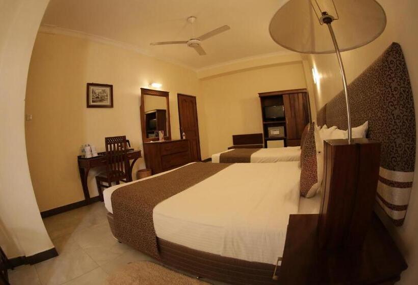 اتاق خانوادگی, The Royal Mall Kandy