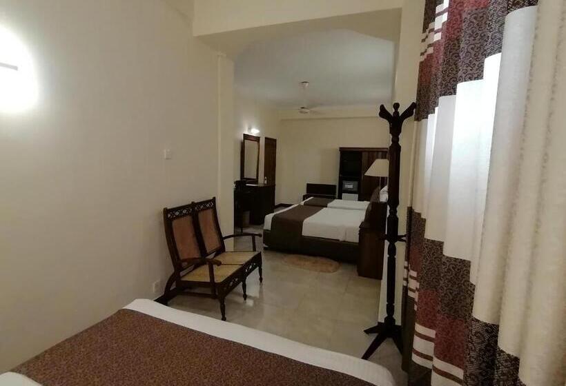 اتاق خانوادگی, The Royal Mall Kandy