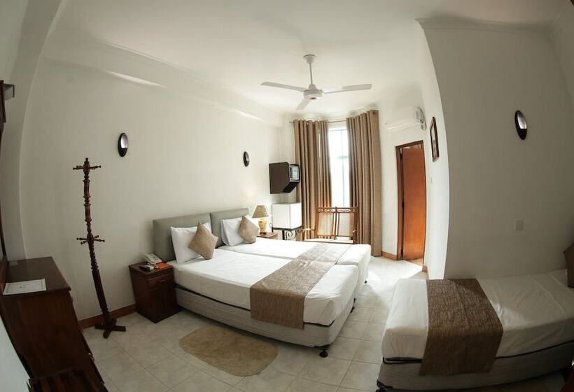 اتاق لوکس سه تخته, The Royal Mall Kandy