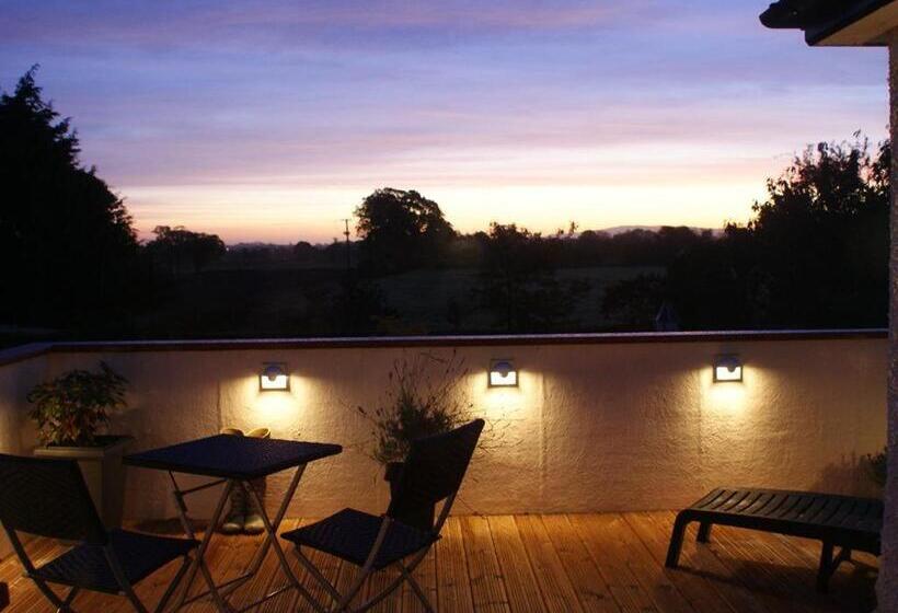 اتاق لوکس با تخت بزرگ, Orchard Side Bed And Breakfast