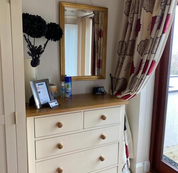 اتاق لوکس با تخت بزرگ, Orchard Side Bed And Breakfast