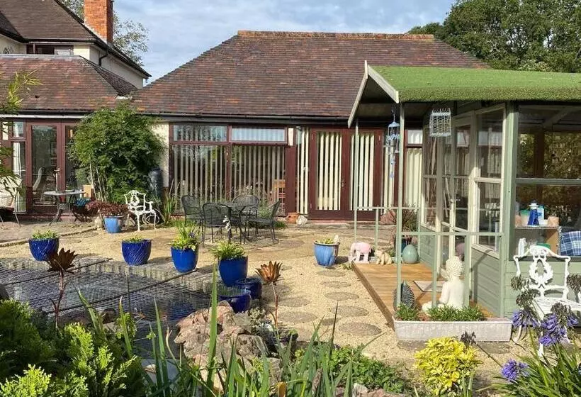 スタンダードバンガロー, Orchard Side Bed And Breakfast