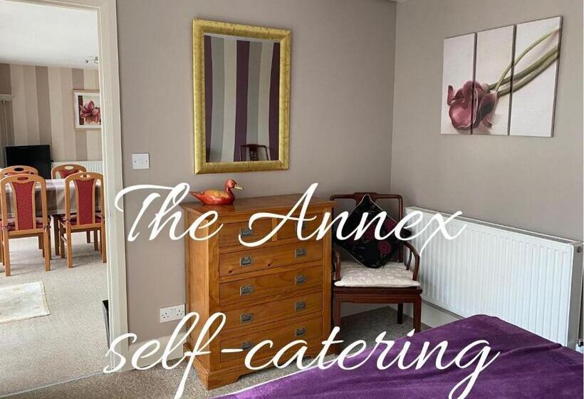 بانگلوی استاندارد, Orchard Side Bed And Breakfast