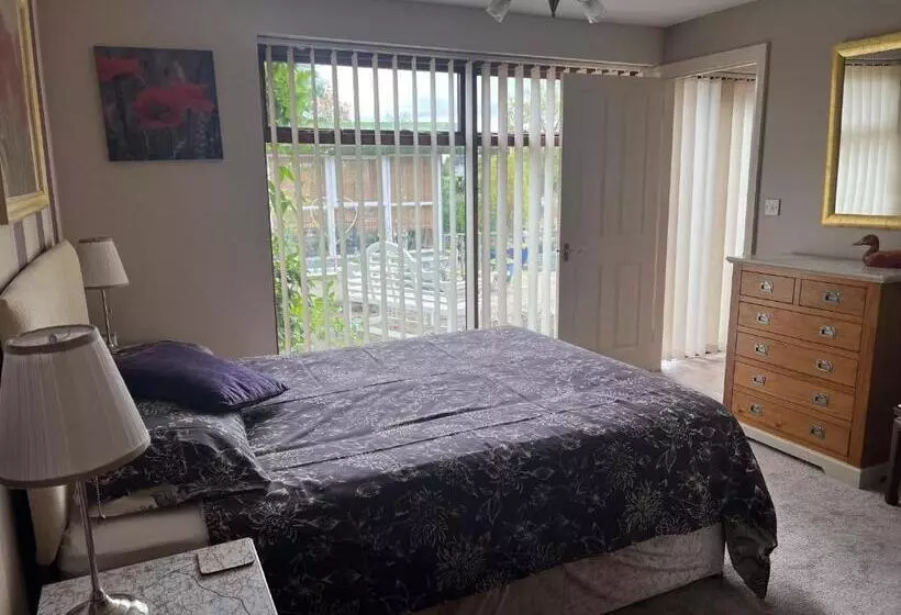 スタンダードバンガロー, Orchard Side Bed And Breakfast