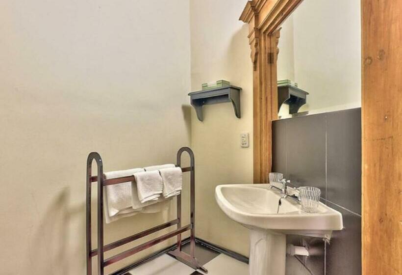 חדר אקונומי, The Cape Colonial Guest House