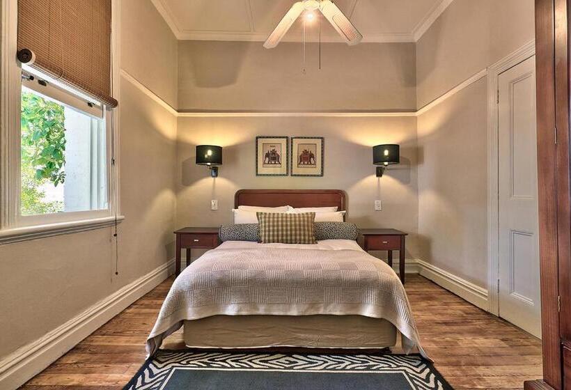 חדר אקונומי, The Cape Colonial Guest House