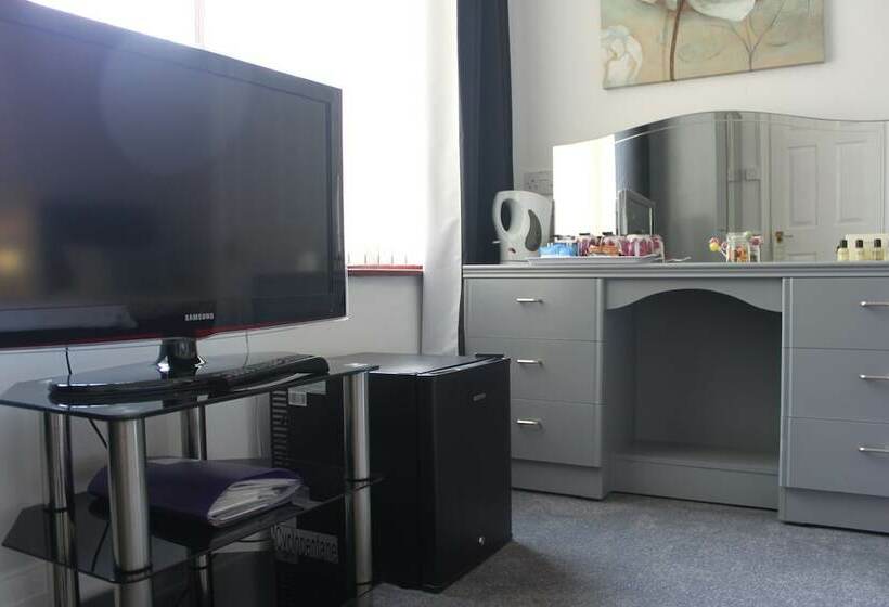 חדר משפחתי, The Millbrook B&b