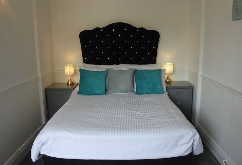 חדר משפחתי, The Millbrook B&b