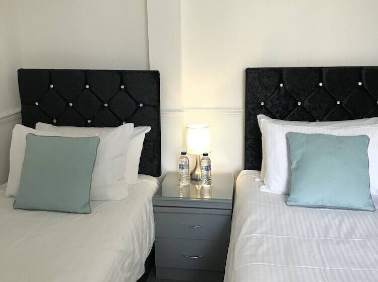 חדר משפחתי, The Millbrook B&b