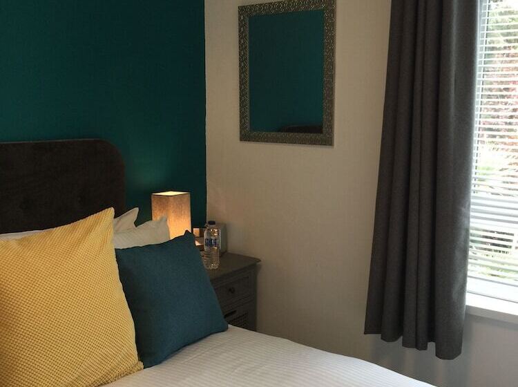 חדר בסיסי, The Millbrook B&b