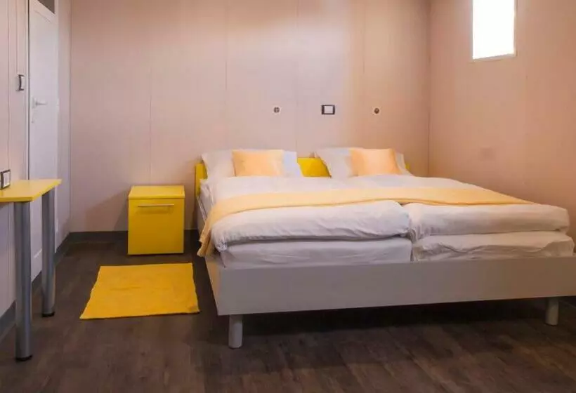 スタンダード４人部屋, Botel Marina