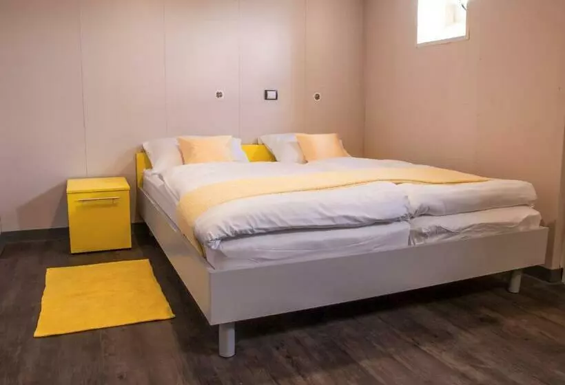 スタンダード４人部屋, Botel Marina