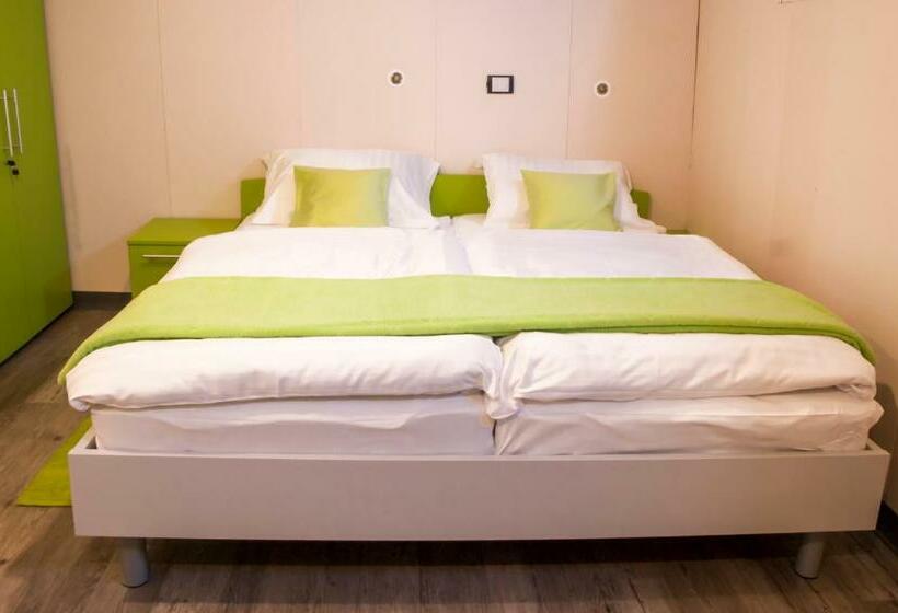 Номер Стандарт Индивидуальный, Botel Marina