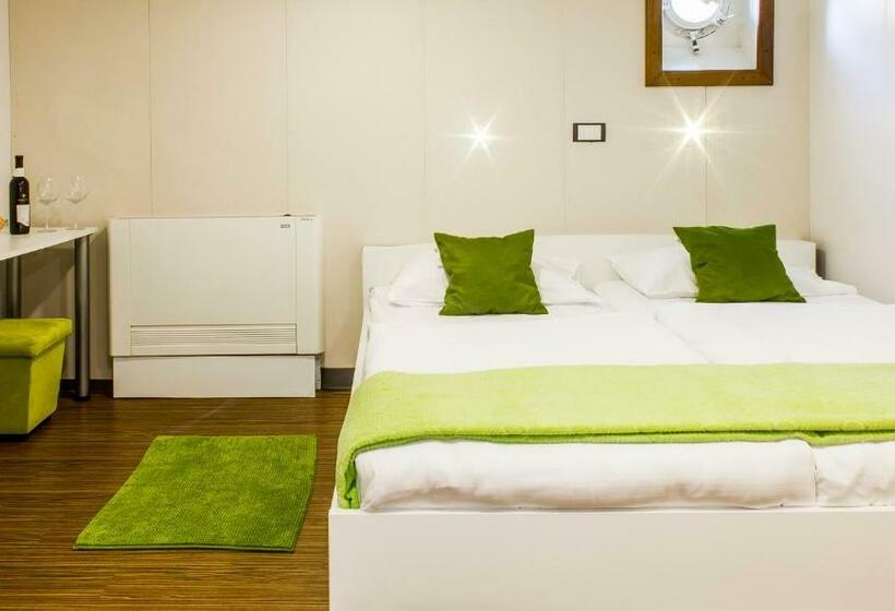 Номер Стандарт, Botel Marina