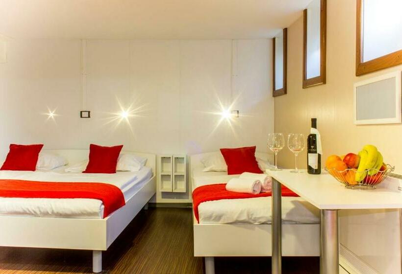 Четырехместный Номер Стандарт, Botel Marina