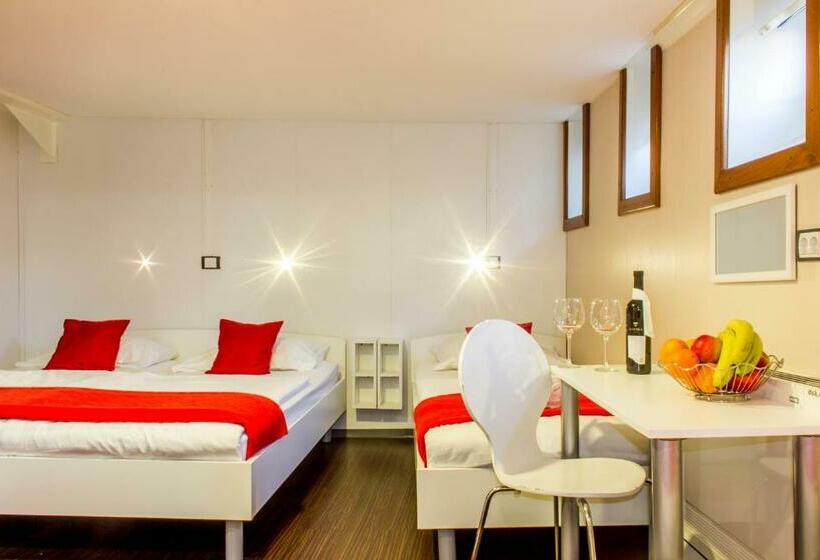 Четырехместный Номер Стандарт, Botel Marina