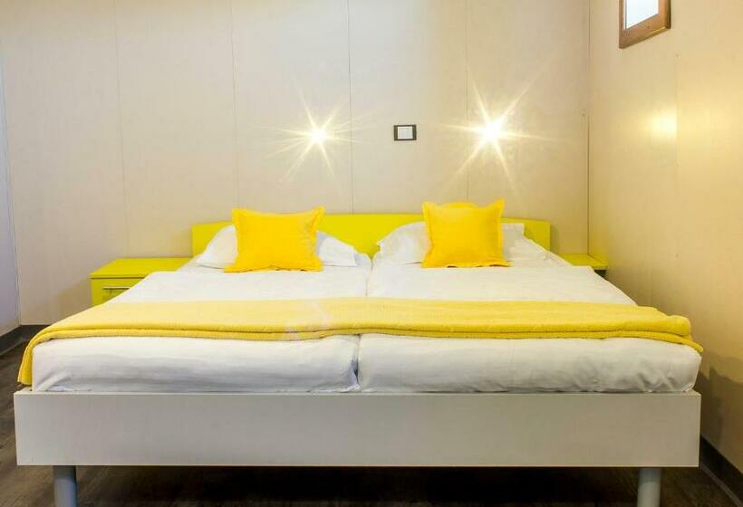 اتاق استاندارد چهار تخته, Botel Marina
