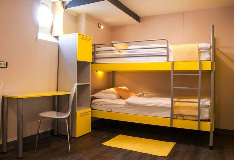 Кровать в Общей Комнате, Botel Marina