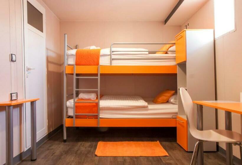 Кровать в Общей Комнате, Botel Marina