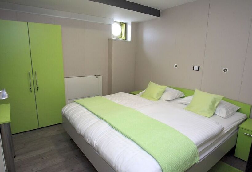 Номер Стандарт Трехместный, Botel Marina