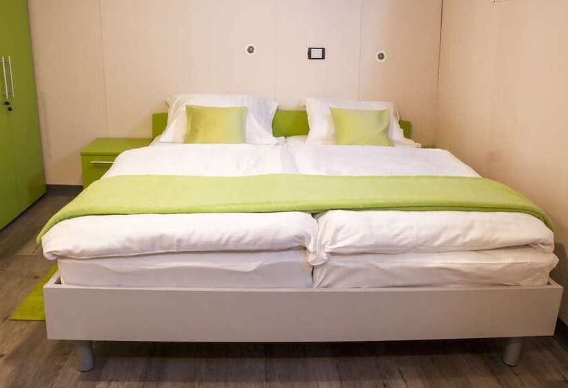 اتاق استاندارد سه نفره, Botel Marina