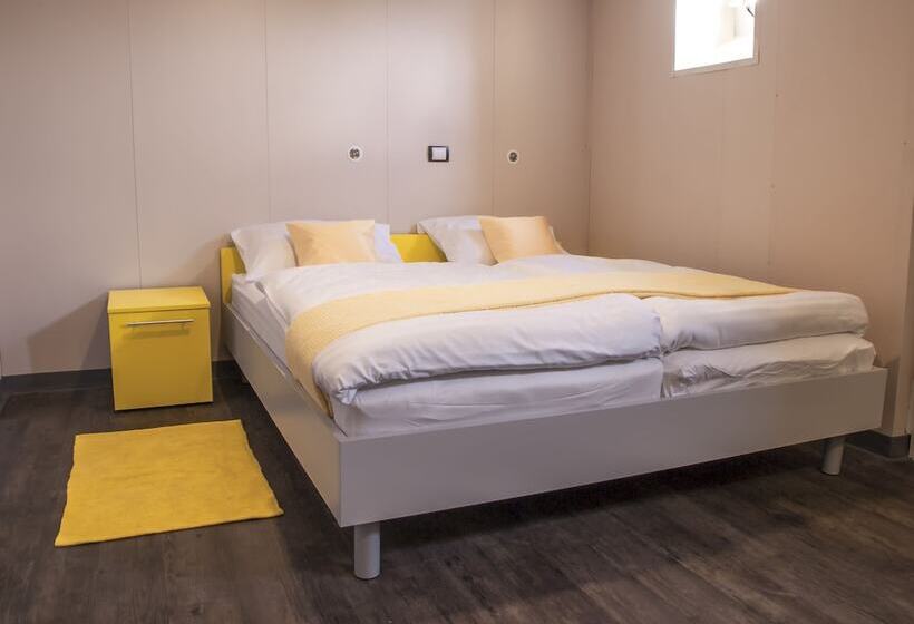 Четырехместный Номер Стандарт, Botel Marina