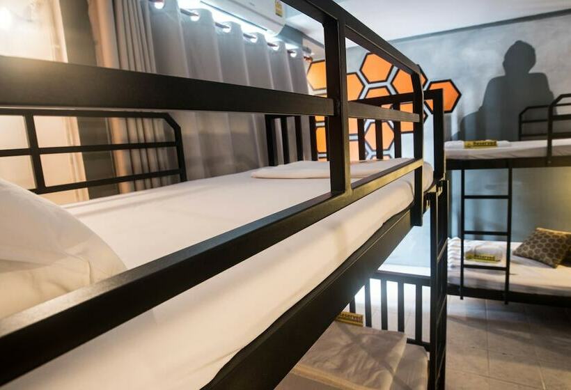 공동 객실, Beehive Phuket Oldtown Hostel