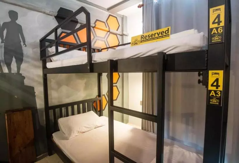 Perhehuone Kerrossängyt, Beehive Phuket Oldtown Hostel