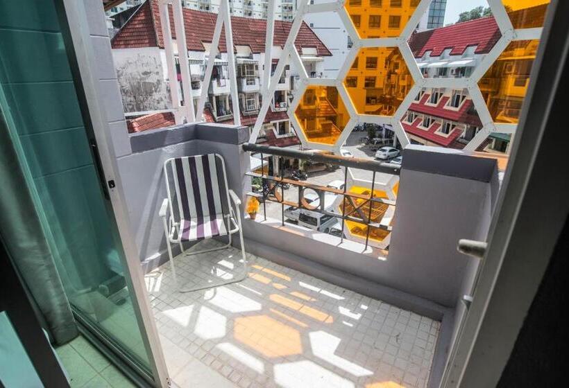 اتاق خانوادگی با تختخواب سفری, Beehive Phuket Oldtown Hostel
