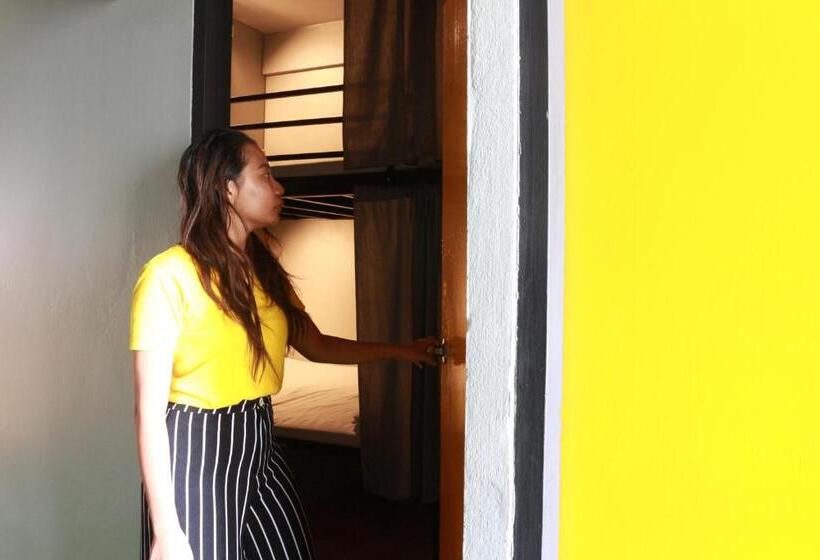 اتاق خانوادگی با تختخواب سفری, Beehive Phuket Oldtown Hostel