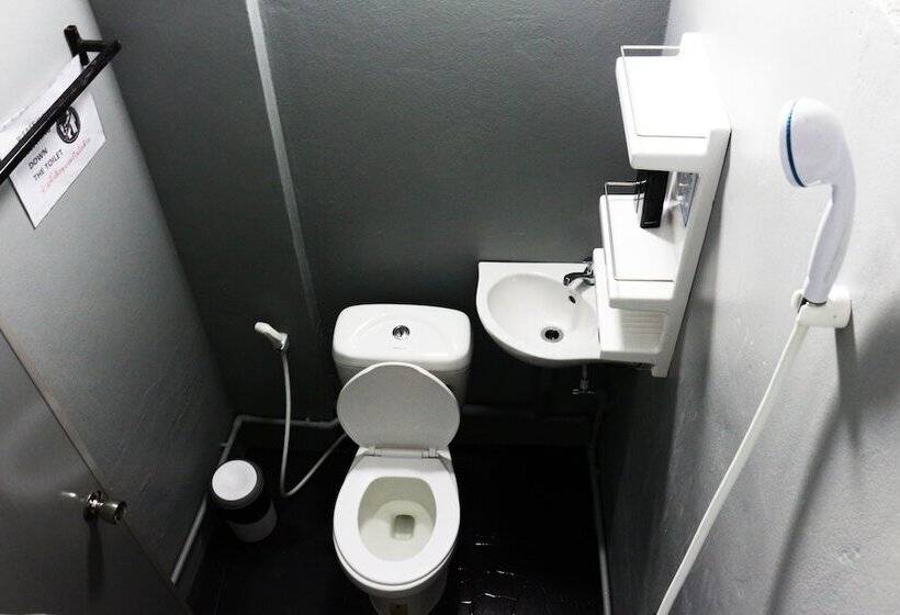 공동 객실, Beehive Phuket Oldtown Hostel