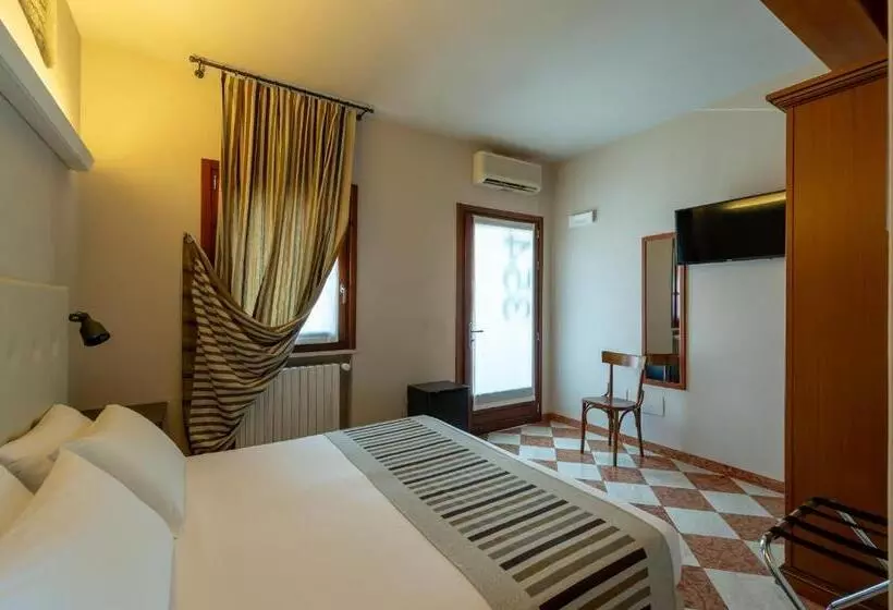 スタンダードルーム, A Casa Dei Gonzaga
