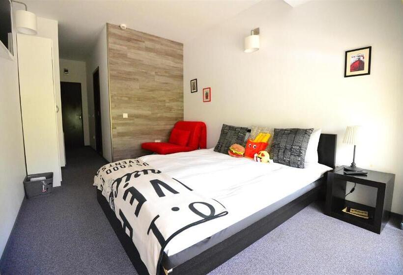 Pokój Standard Trzyosobowy, Biscuit