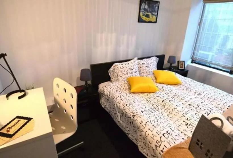 Habitació Estàndard, Biscuit