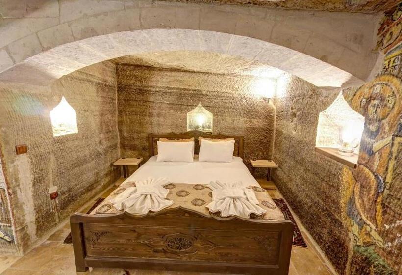 سوییت خانوادگی, Chelebi Cave Suites Plus 6 Years Old